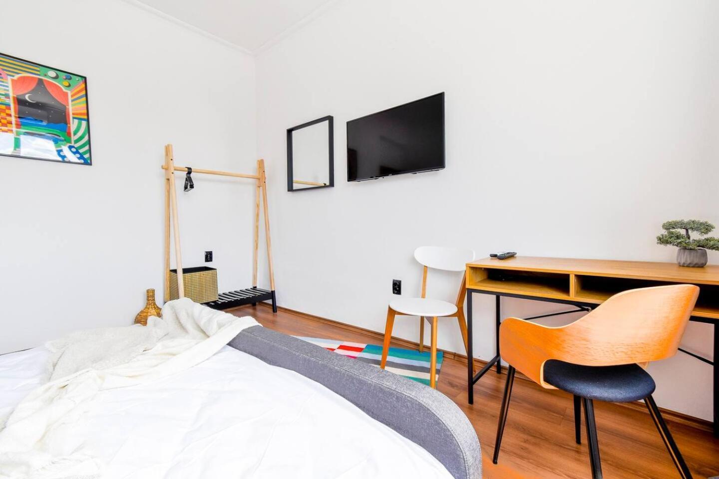 Super Fresh! 3Bdr Apartment In Sofia Center'S Artistic Area Kültér fotó