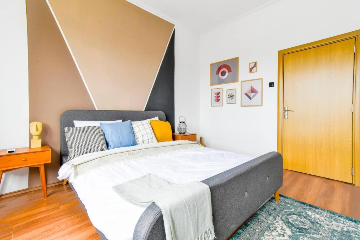 Super Fresh! 3Bdr Apartment In Sofia Center'S Artistic Area Kültér fotó