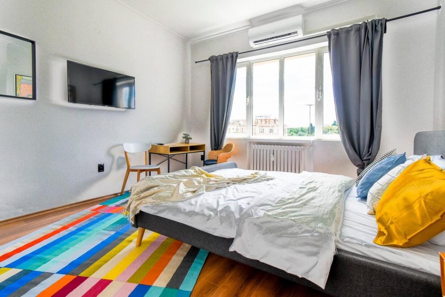 Super Fresh! 3Bdr Apartment In Sofia Center'S Artistic Area Kültér fotó